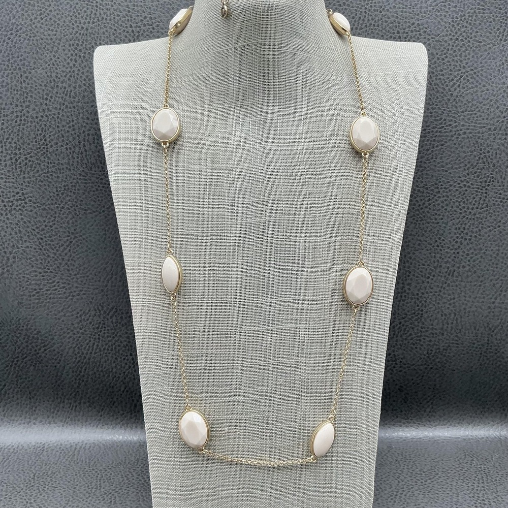 C1946 Long Station Necklace‎ Cream Faceted Ovals Bezel Set Gold Tone 36 Inch